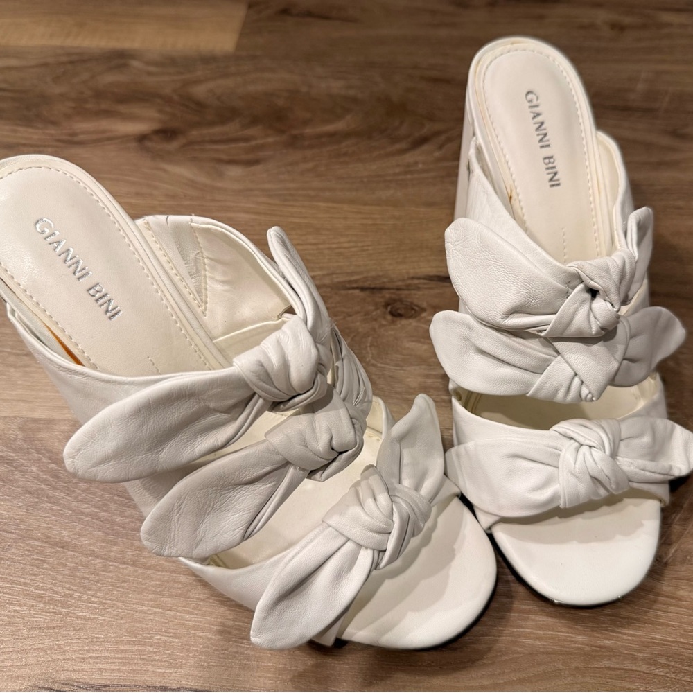 Gianni Bini White Knotted Mules 4" heel